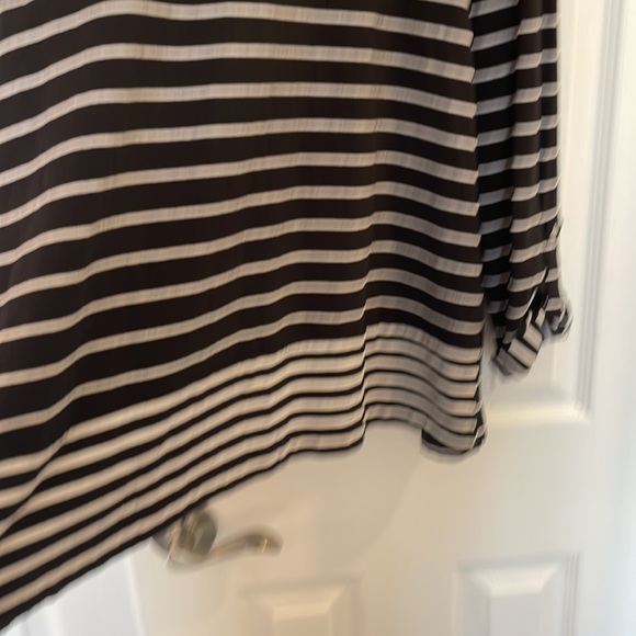 Chico’s Zenergy SZ 2 Black and White Stripe Flyway Cardigan SWEATER TOP EUC - Picture 6 of 10